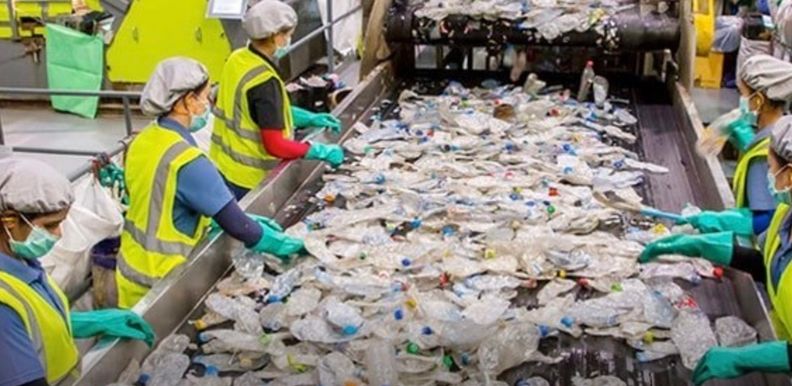 Il settore tedesco del riciclaggio della plastica riceverà sussidi energetici dal 2025: una spinta per la sostenibilità