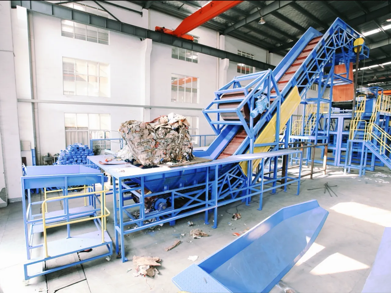 Chain Waste Conveyor System in an Industrial Facility Handling Bulk Waste Materials for Efficient Waste Management and Recycling Operations.