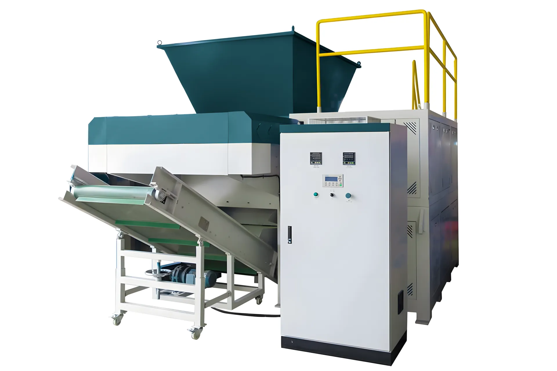 Integrated shredder and granulator machine for efficient plastic recycling.